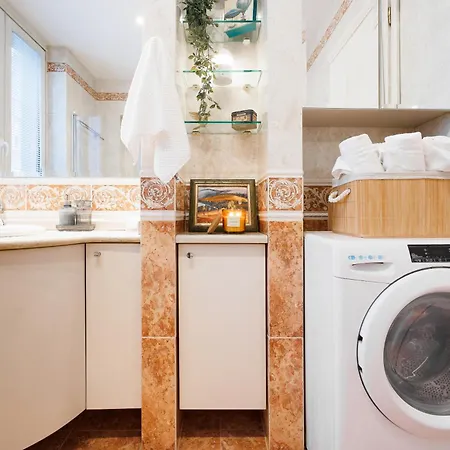 Colored Happiness 115m2 With Balcony Old Town Belgrado