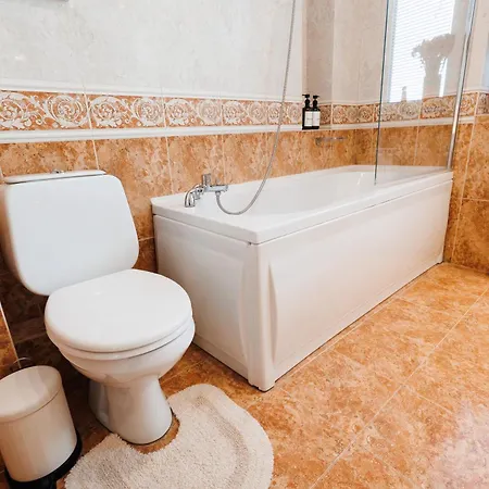 Colored Happiness 115m2 With Balcony Old Town