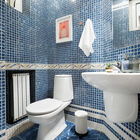 Colored Happiness 115m2 With Balcony Old Town