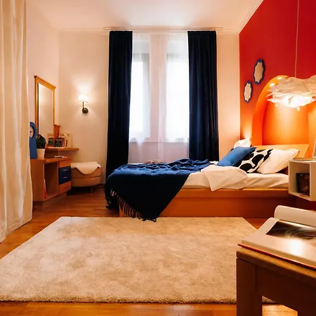 Colored Happiness 115m2 With Balcony Old Town